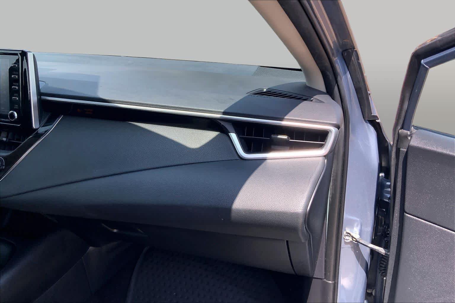 Used 2021 Toyota Corolla LE FWD image 18
