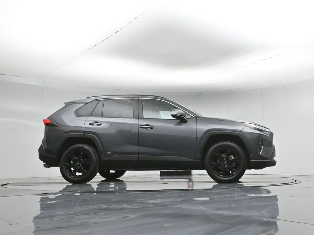 Used 2022 Toyota RAV4 XLE Premium image 9