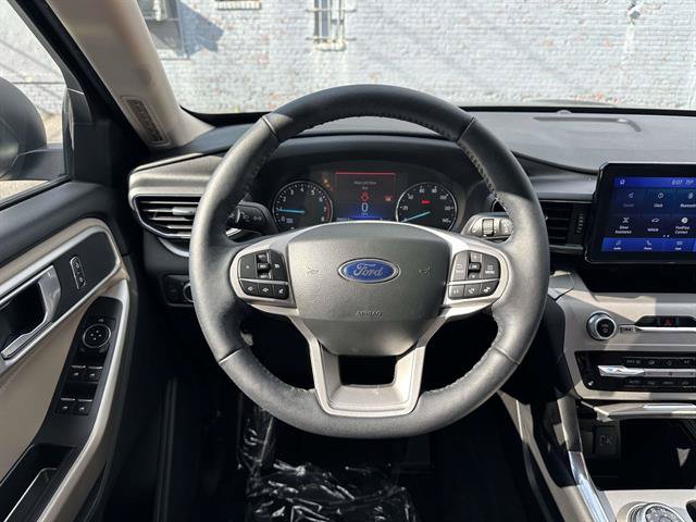 Certified 2022 Ford Explorer XLT w/ Equipment Group 202A AWD/4WD image 38
