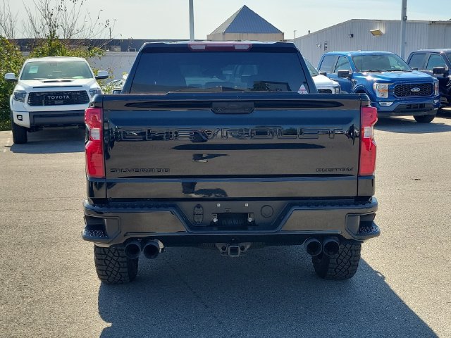 Used 2022 Chevrolet Silverado 1500 Custom Trail Boss w/ Midnight Edition AWD/4WD image 4