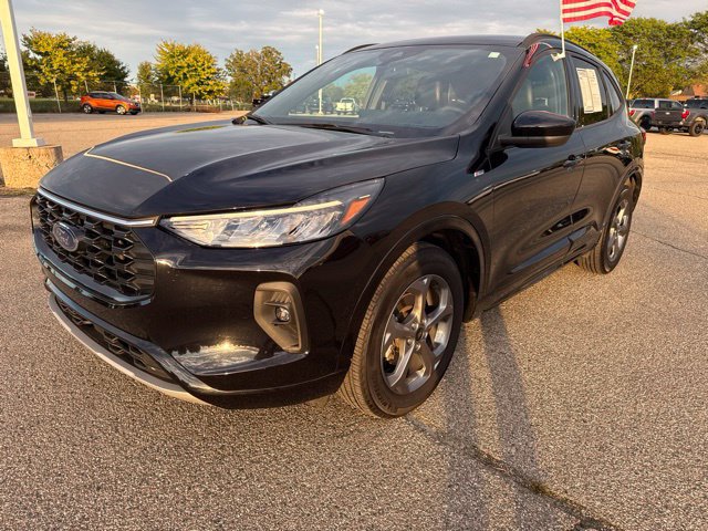 Certified 2023 Ford Escape ST-Line Select w/ Tech Pack #1 AWD/4WD image 2