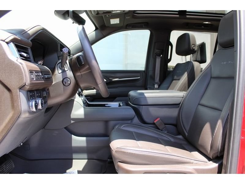 Used 2024 GMC Yukon Denali w/ Advanced Technology Package AWD/4WD image 11
