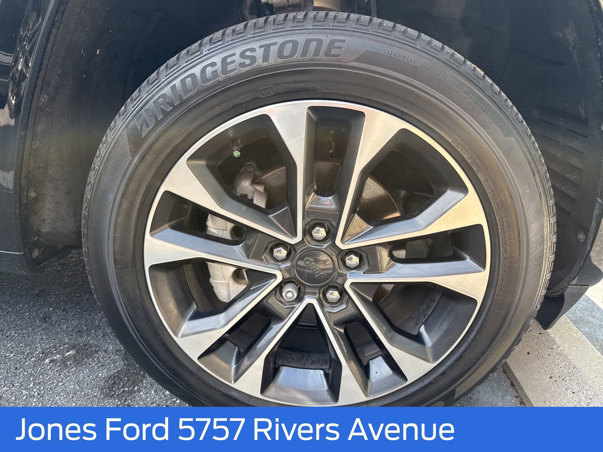 Used 2022 Jeep Grand Cherokee Overland w/ Luxury Tech Group IV image 3