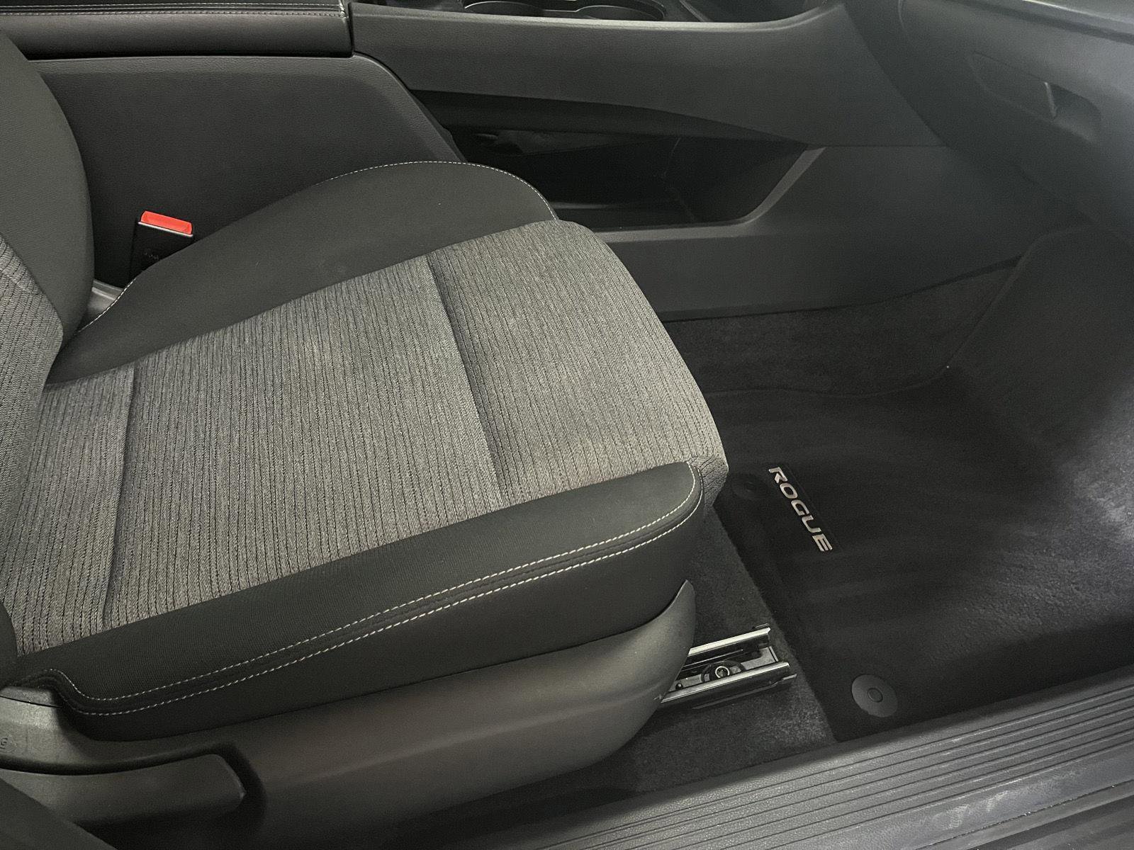 Used 2023 Nissan Rogue SV image 16