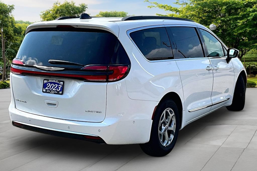 Used 2023 Chrysler Pacifica Limited FWD image 13