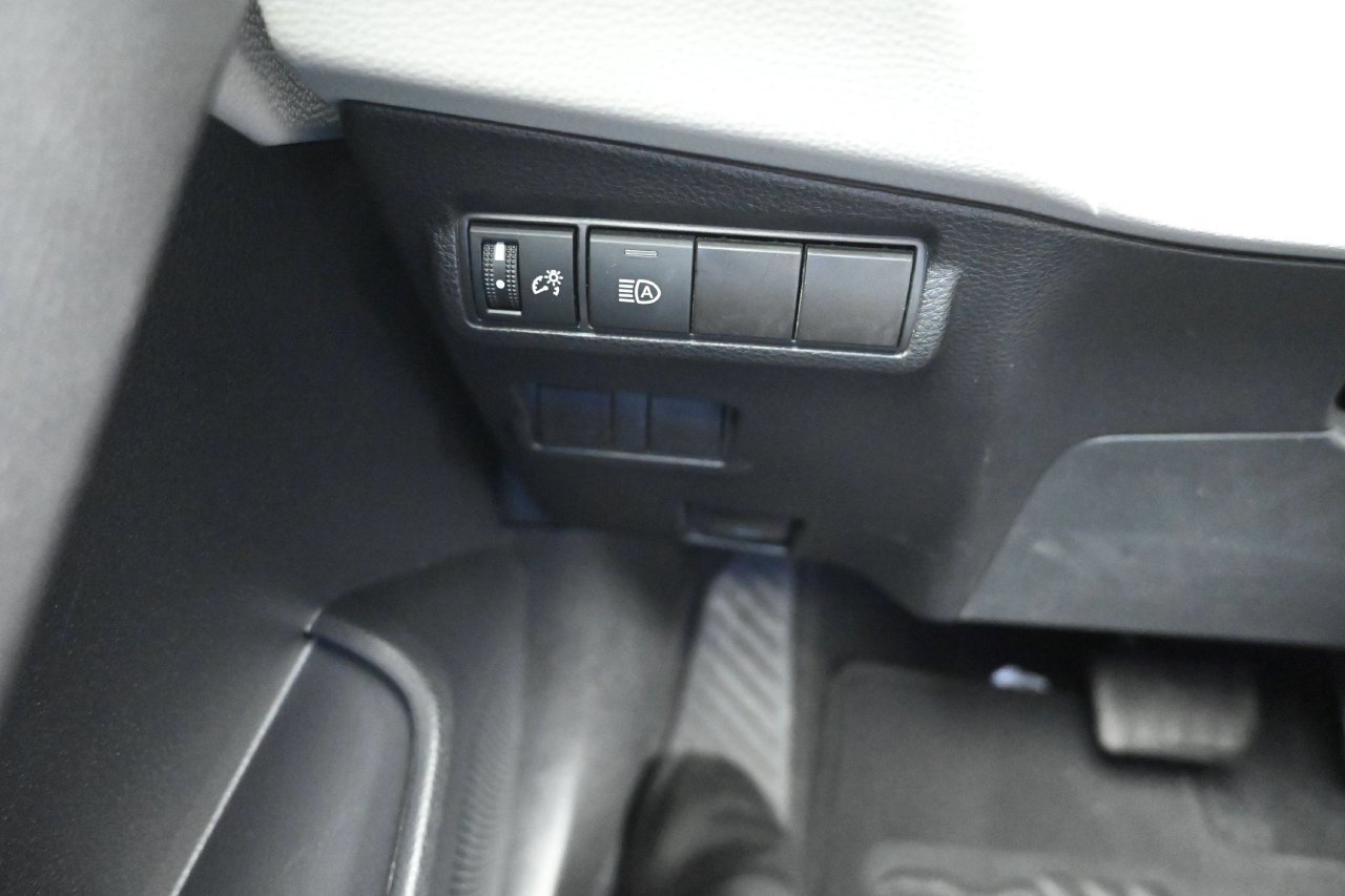 Used 2025 Toyota Corolla Cross LE FWD image 27