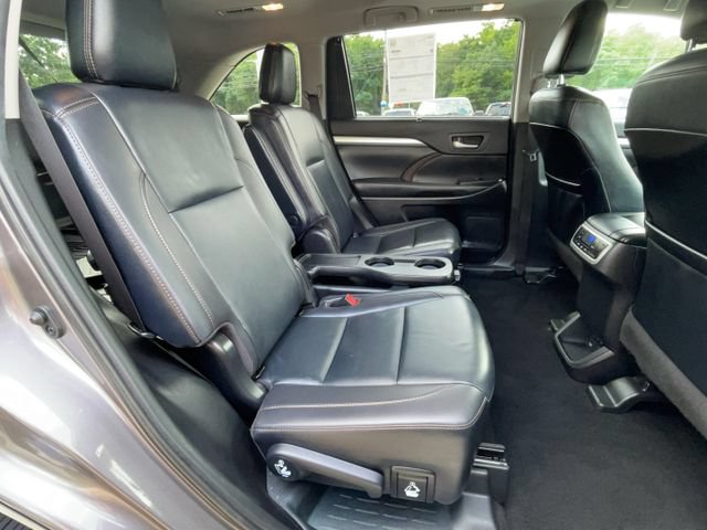 Used 2019 Toyota Highlander XLE AWD/4WD image 34