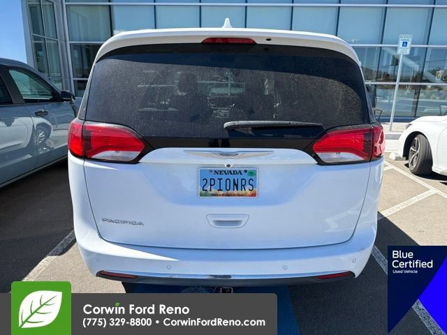 Used 2017 Chrysler Pacifica Touring-L FWD image 5