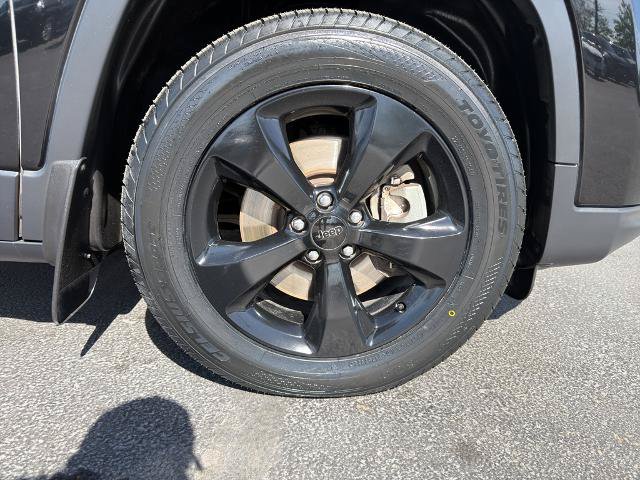 Used 2020 Jeep Cherokee Latitude Plus AWD/4WD image 5