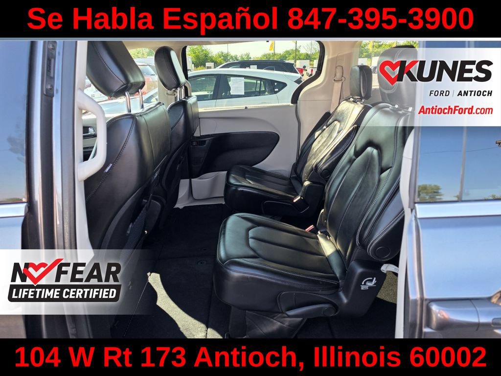 Used 2023 Chrysler Pacifica Touring-L FWD image 19