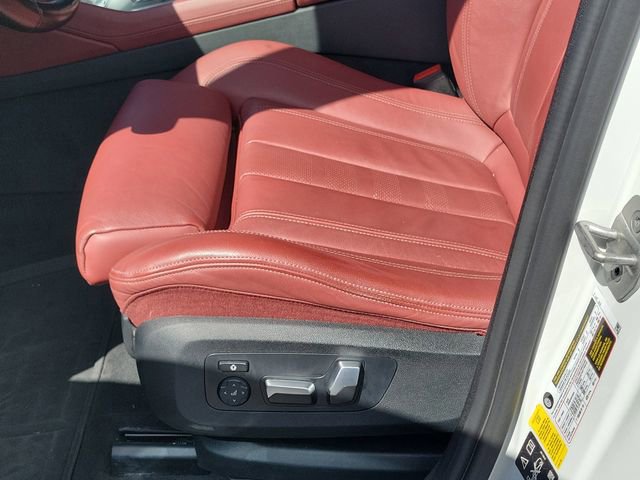 Used 2022 BMW X6 xDrive40i w/ Executive Package image 22