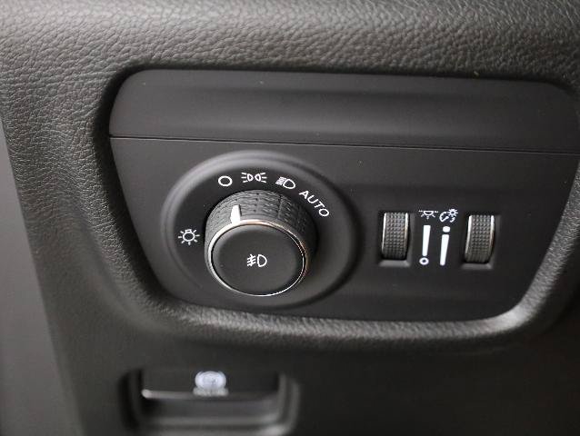 Used 2023 Jeep Grand Cherokee L Limited w/ Black Appearance Package AWD/4WD image 30