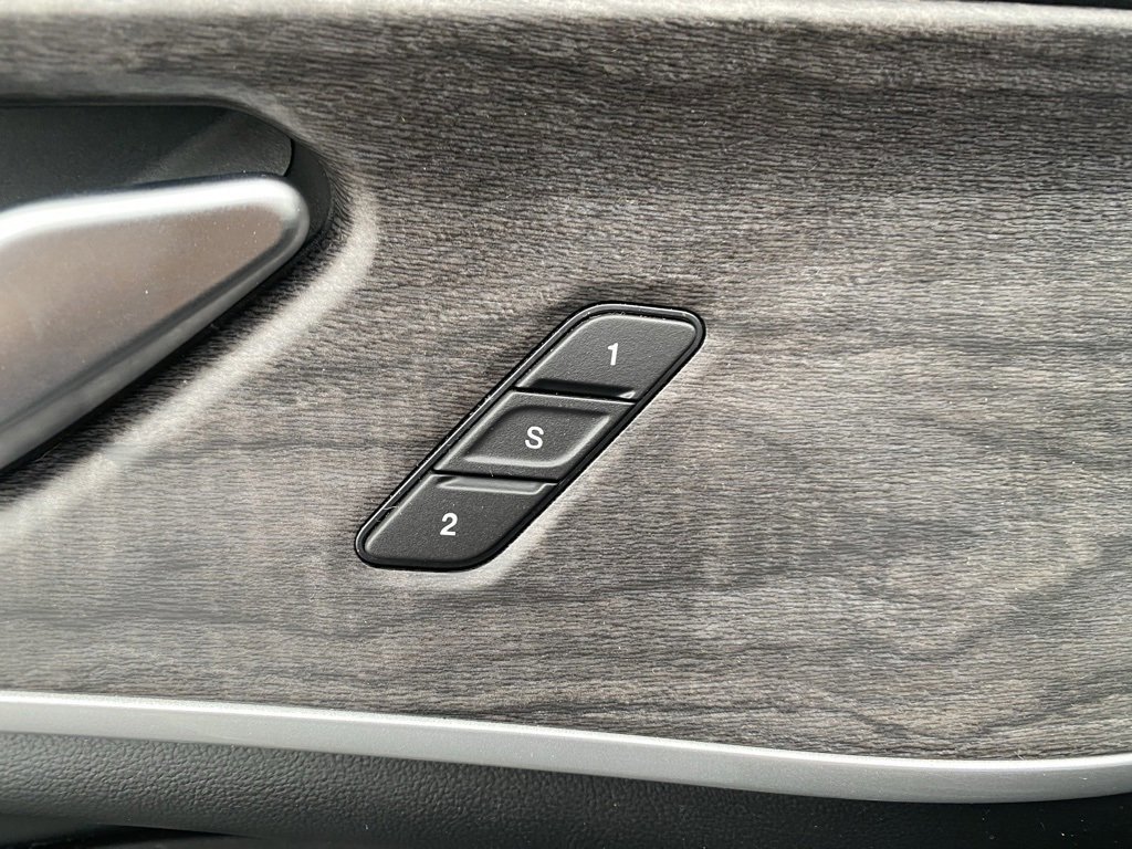 Used 2023 Jeep Grand Cherokee Limited image 14