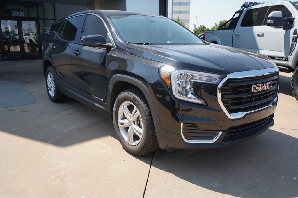 Used 2024 GMC Terrain SLE AWD/4WD image 2