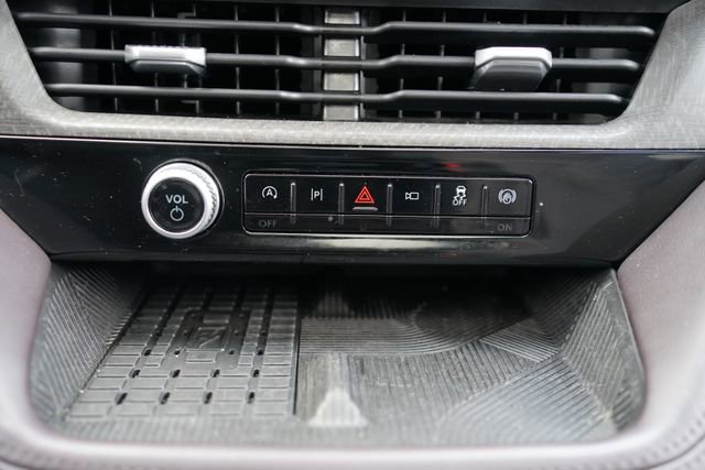 Certified 2025 Ford Explorer Platinum w/ LUX Leather Package image 17