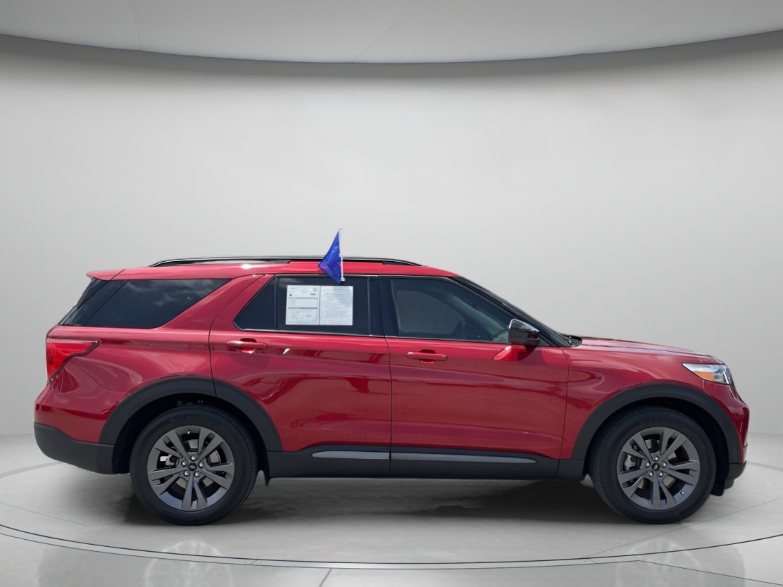 Certified 2024 Ford Explorer XLT w/ Equipment Group 202A RWD image 2