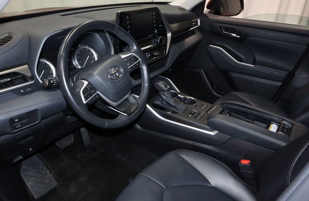 Used 2022 Toyota Highlander XLE image 24