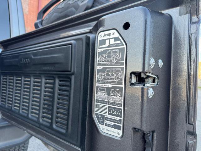 Used 2018 Jeep Wrangler Unlimited Sahara image 14