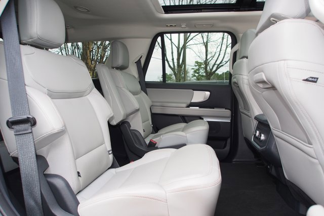 Certified 2025 Ford Expedition Active image 14