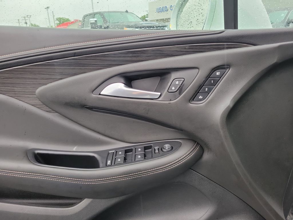 Used 2017 Buick Envision Premium w/ Driver Confidence Package AWD/4WD image 18