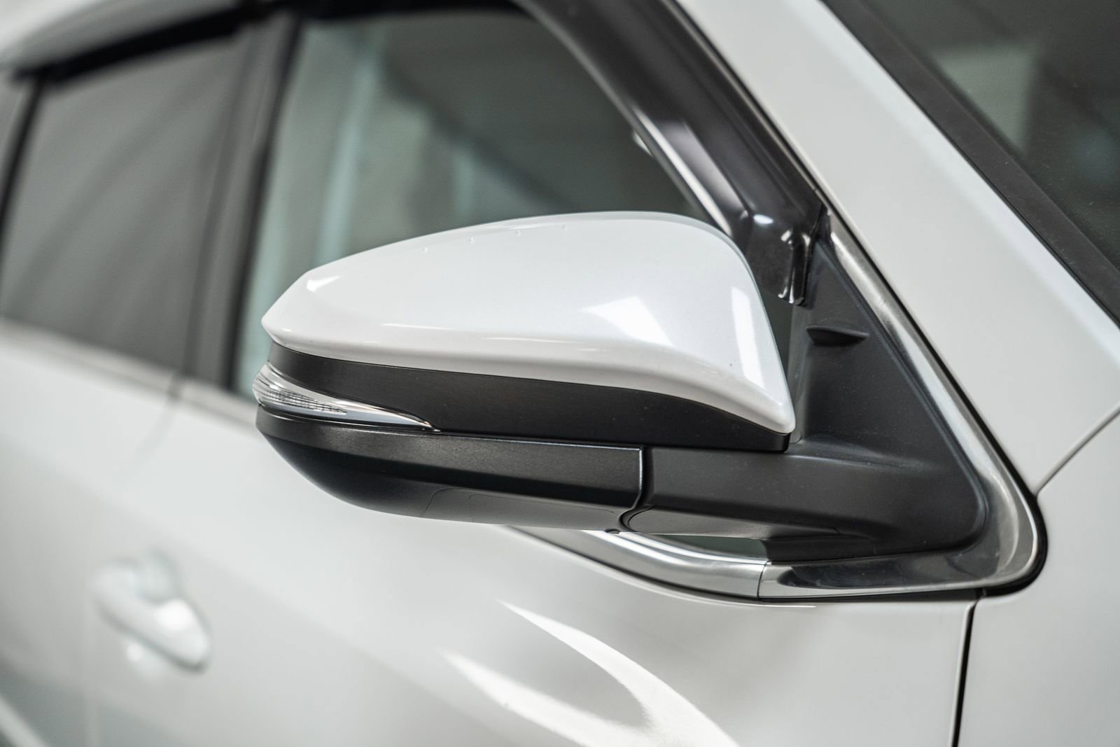 Used 2017 Toyota Highlander Plus w/ Protection Package #3 AWD/4WD image 19