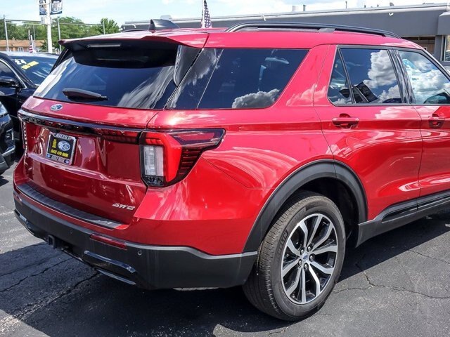 Certified 2025 Ford Explorer ST-Line AWD/4WD image 9