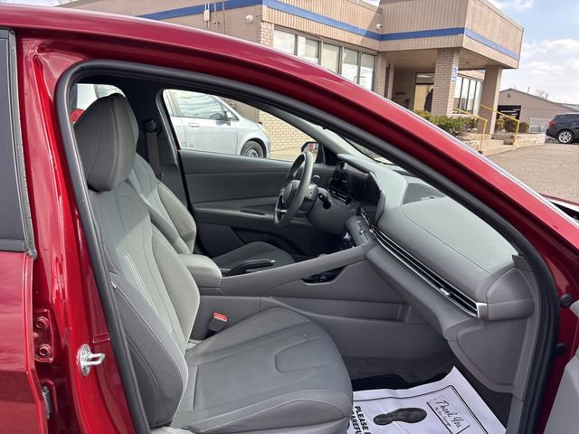 Used 2024 Hyundai Elantra SEL image 28
