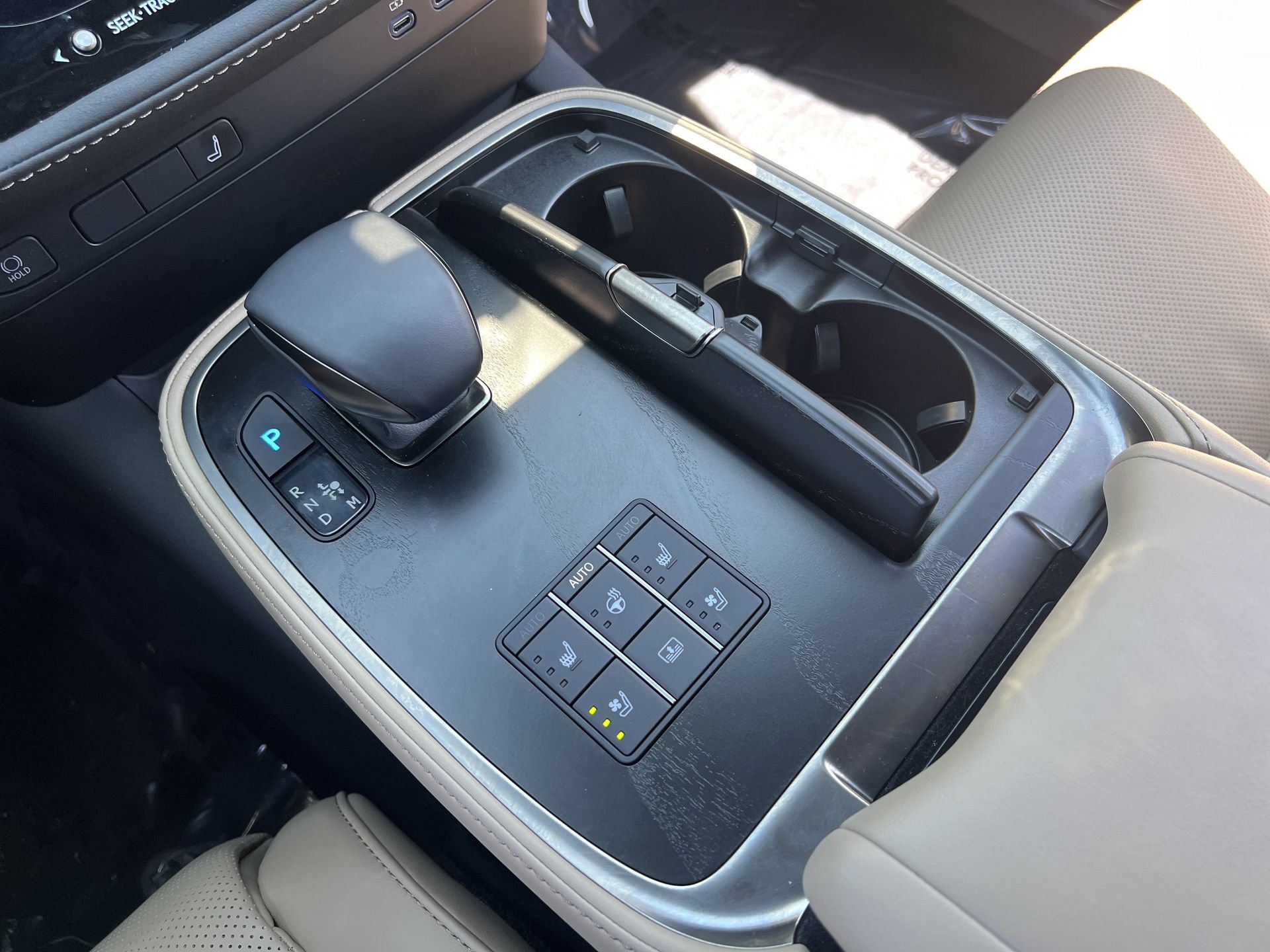 Used 2024 Lexus LS 500 RWD image 8
