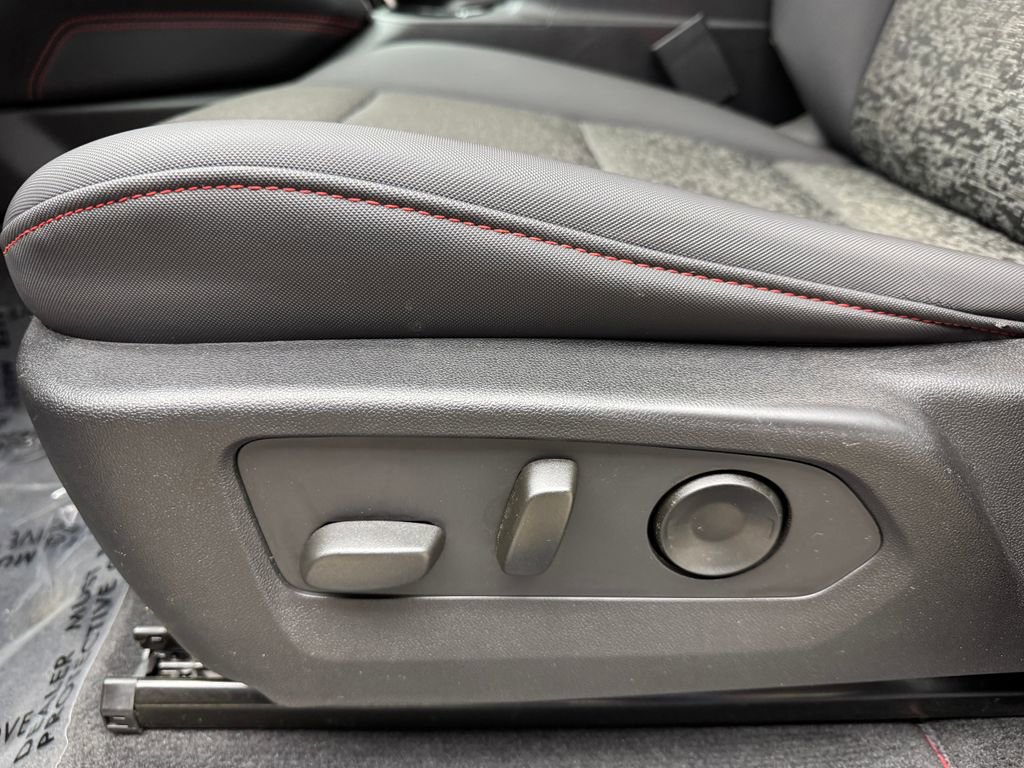 Used 2024 Chevrolet Colorado Z71 w/ Z71 Convenience Package 2 image 13