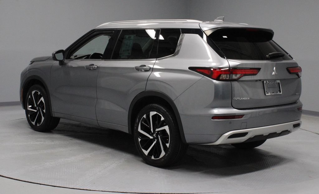 Used 2023 Mitsubishi Outlander SEL AWD/4WD image 8