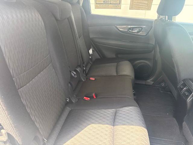 Used 2017 Nissan Rogue SV FWD image 30