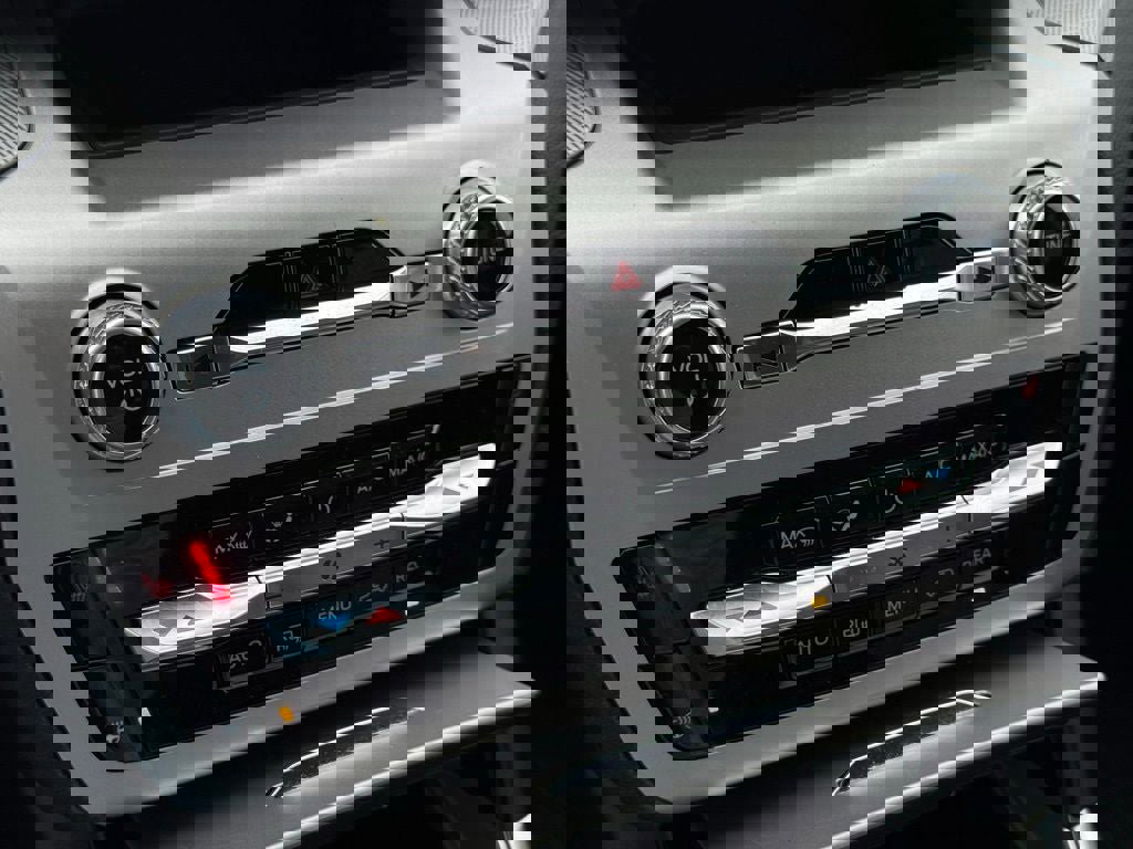 Certified 2022 Ford Explorer XLT w/ Equipment Group 202A image 34