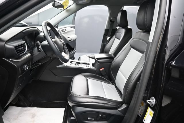Certified 2023 Ford Explorer XLT w/ Equipment Group 202A AWD/4WD image 17