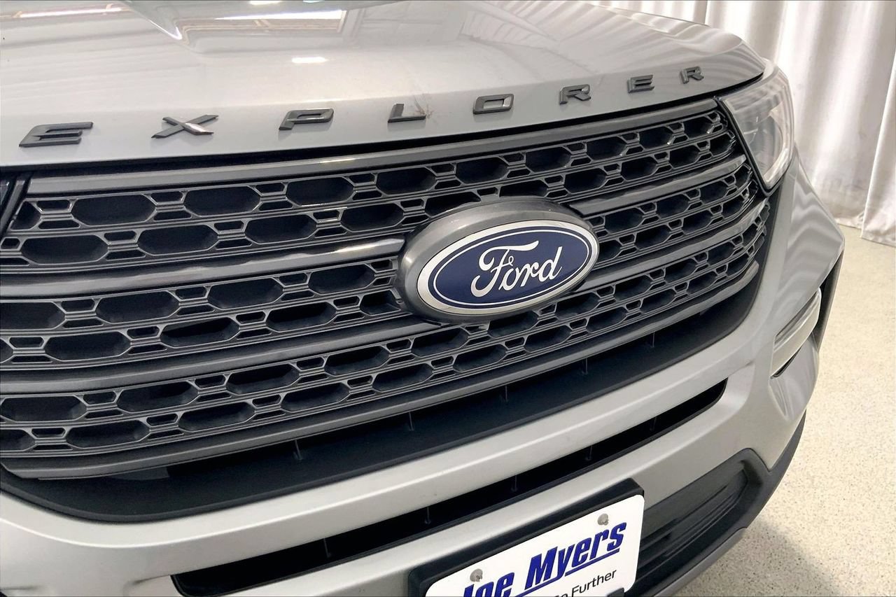 Certified 2022 Ford Explorer XLT w/ Equipment Group 202A RWD image 7