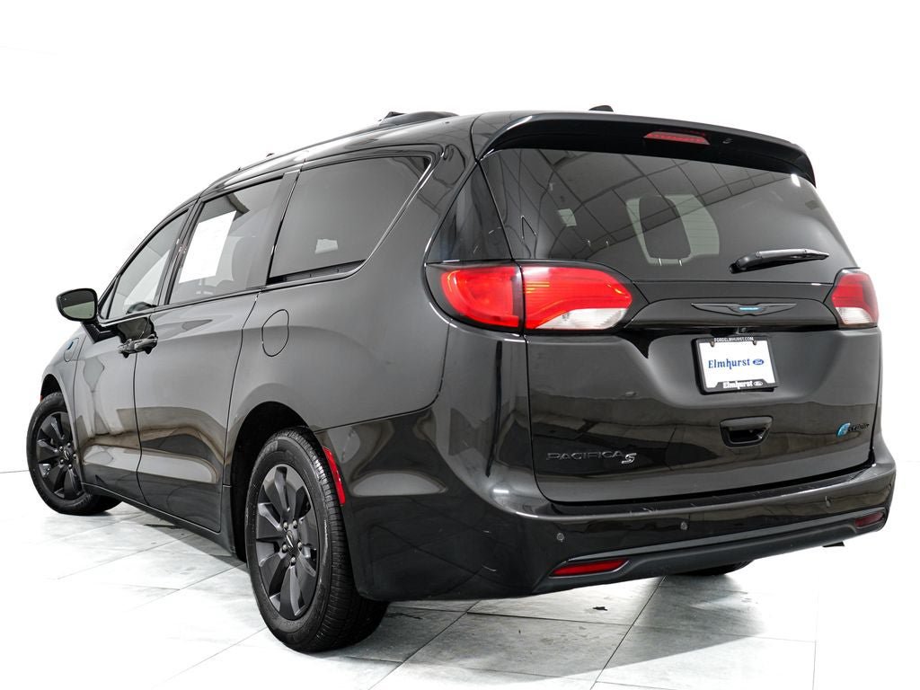 Used 2020 Chrysler Pacifica Touring-L w/ S Appearance Package FWD image 5