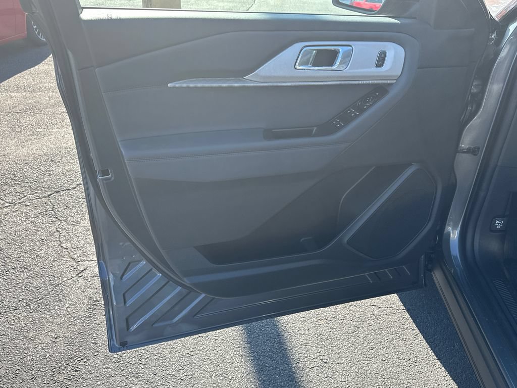 Certified 2026 Ford Explorer Active RWD image 9