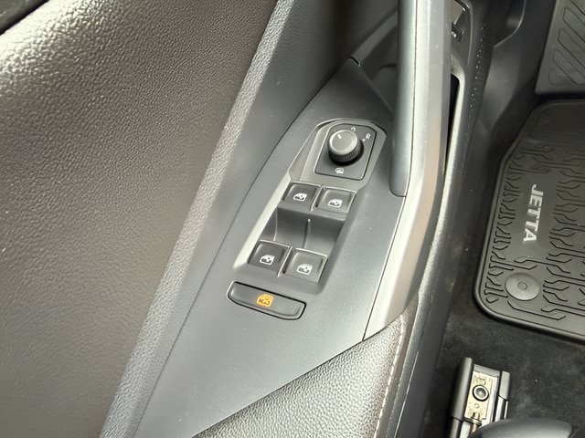 Used 2024 Volkswagen Jetta SE w/ Panoramic Sunroof Package FWD image 22