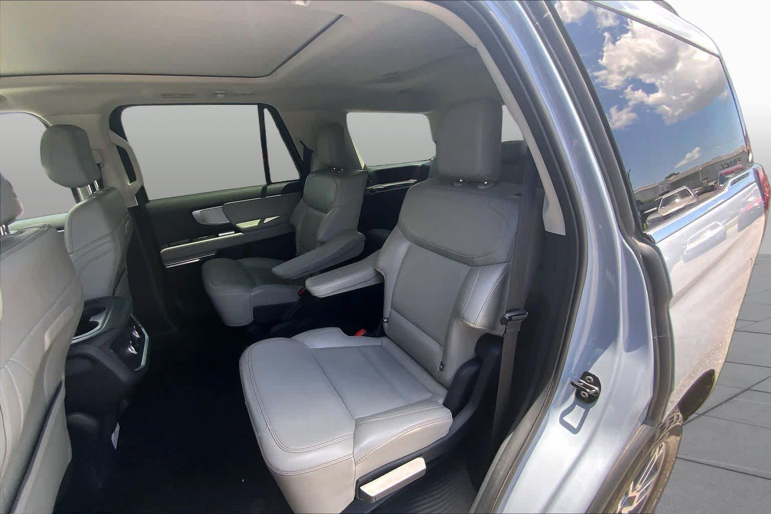 Certified 2025 Ford Expedition Active AWD/4WD image 21