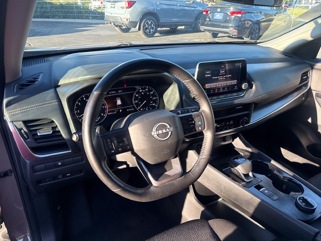 Used 2025 Nissan Rogue SV AWD/4WD image 13