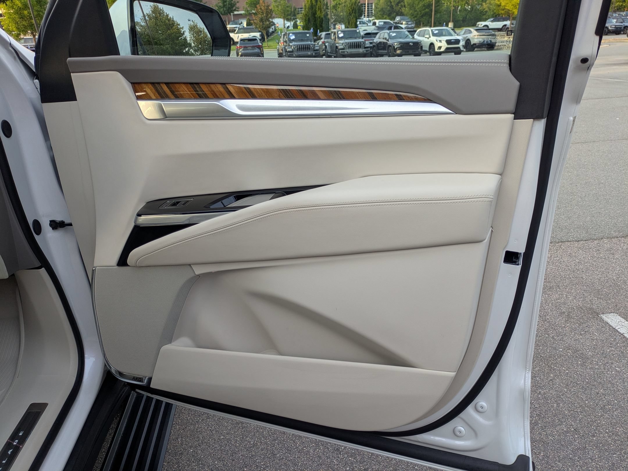 Used 2025 Cadillac Escalade ESV Sport Platinum AWD/4WD image 41