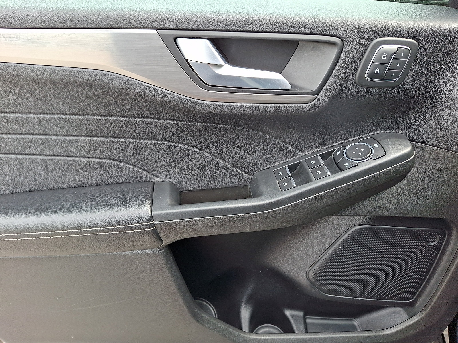 Certified 2022 Ford Escape Titanium AWD/4WD image 15