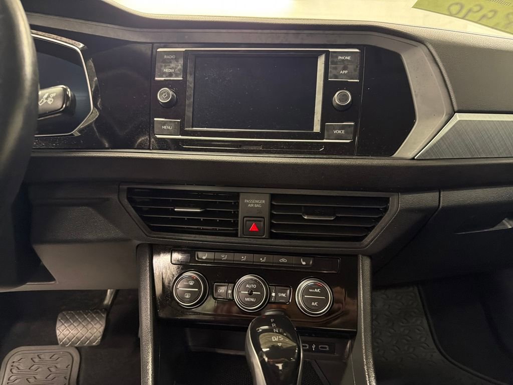 Used 2022 Volkswagen Jetta SE image 21