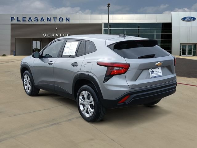 Used 2025 Chevrolet Trax LS FWD image 3