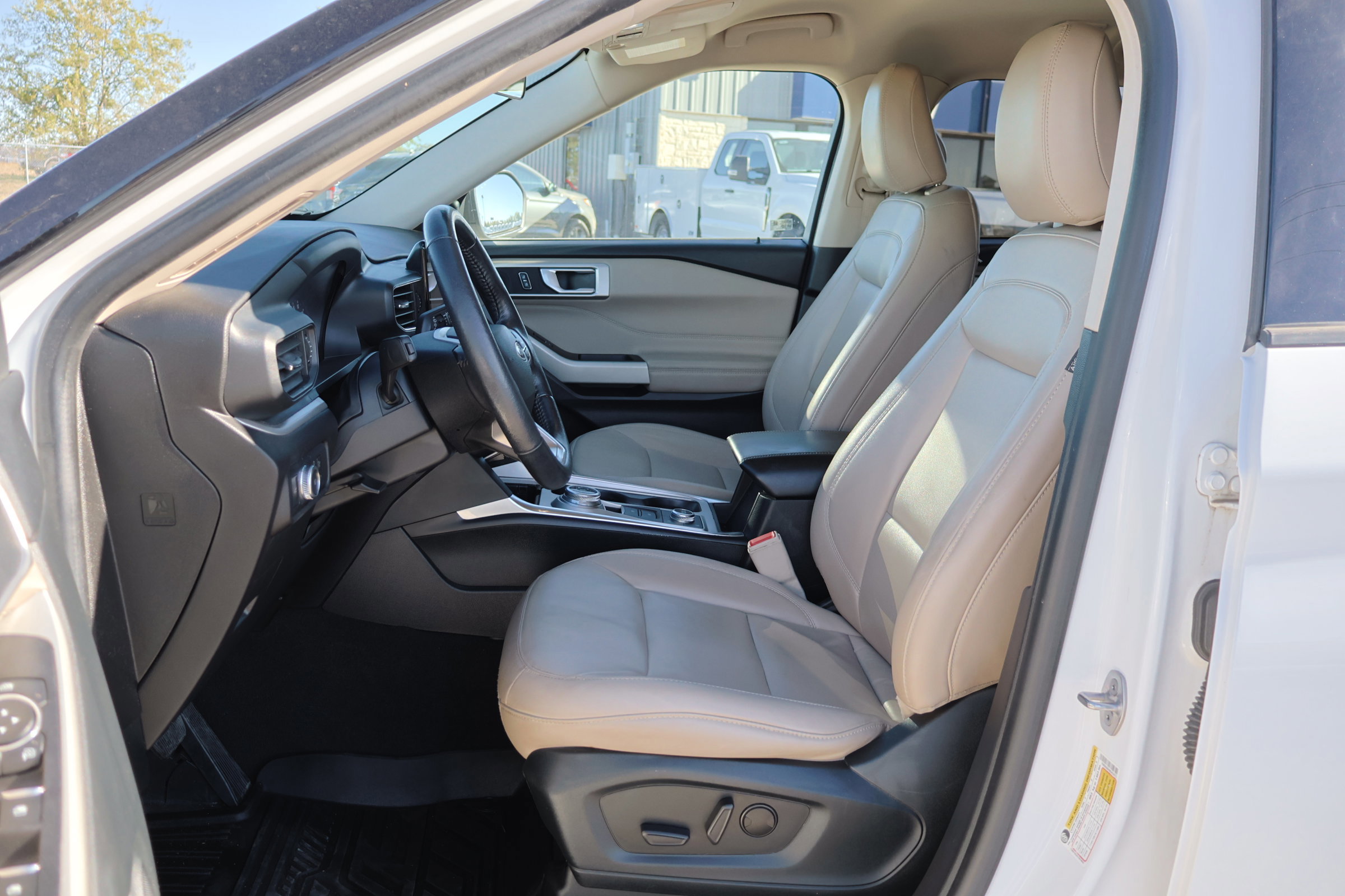 Certified 2022 Ford Explorer XLT w/ Equipment Group 202A image 13