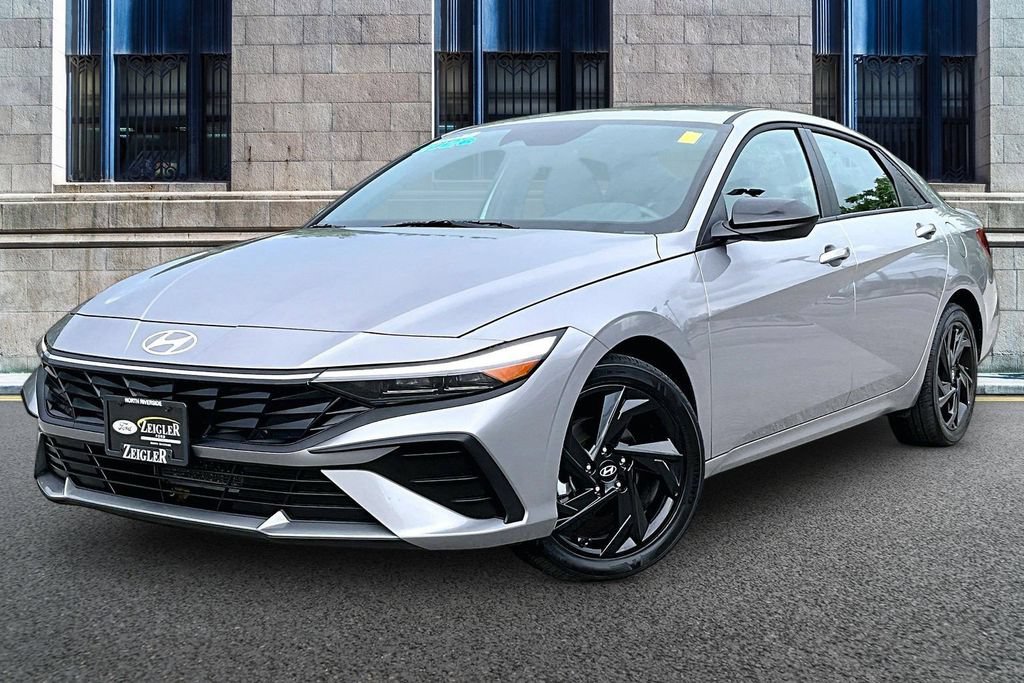 Used 2026 Hyundai Elantra Sport FWD image 2
