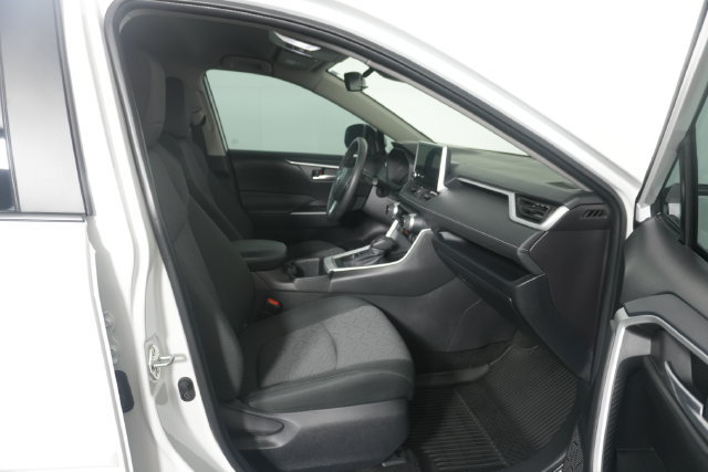 Used 2025 Toyota RAV4 XLE AWD/4WD image 27
