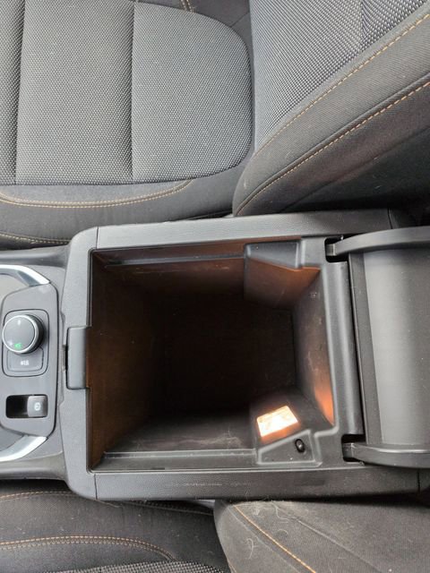 Used 2021 Chevrolet Traverse LT image 38