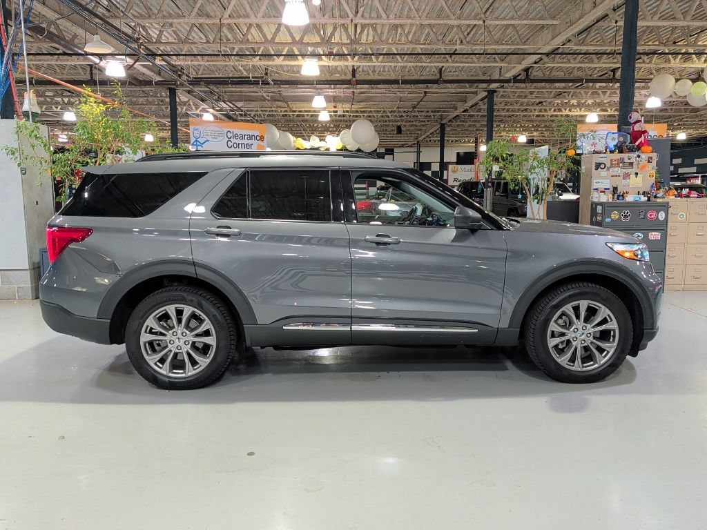 Certified 2023 Ford Explorer XLT w/ Equipment Group 202A AWD/4WD image 6