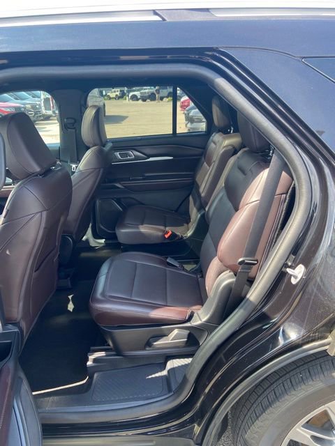 Certified 2025 Ford Explorer Platinum RWD image 6