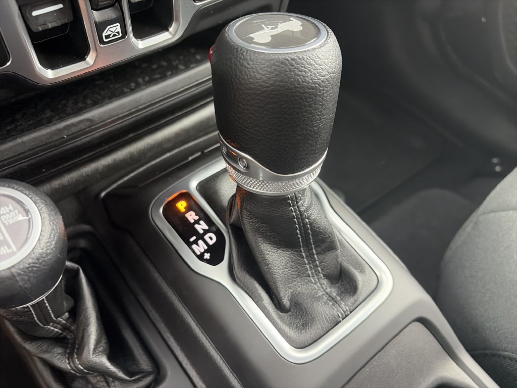 Used 2025 Jeep Wrangler Unlimited Sahara w/ Safety Group AWD/4WD image 26